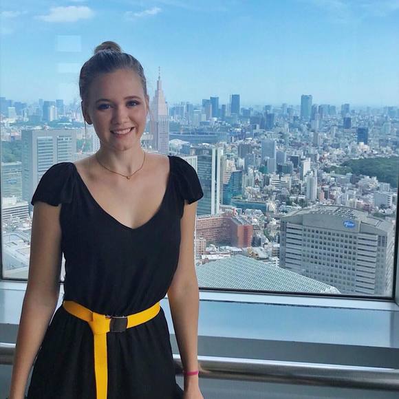 Meet your Posher, Stephanie - Picture 1 of 1